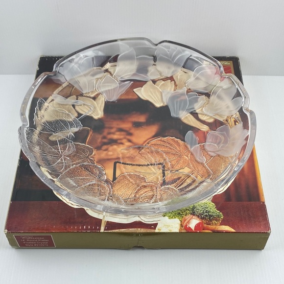 Crystal Clear Clarissa Platter 14" Round Frosted Tulips - Picture 2 of 11